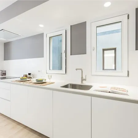 Luxury 3 Bed Apartment *